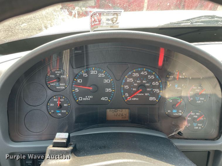 image for item DS8812 2006 International 4300  spreader truck