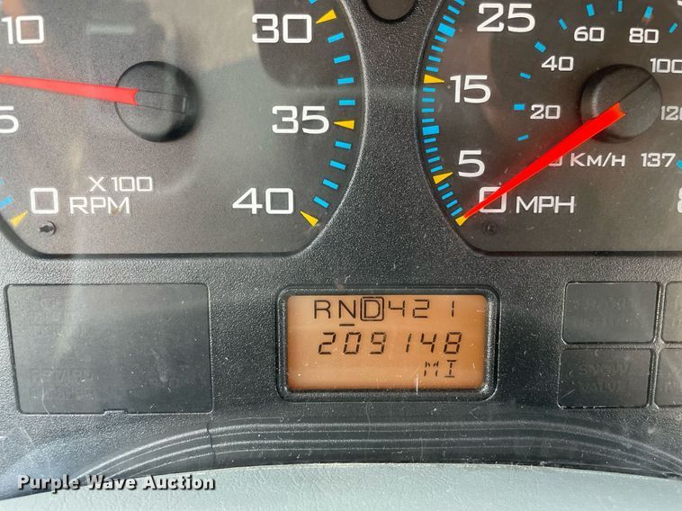 image for item DS8812 2006 International 4300  spreader truck