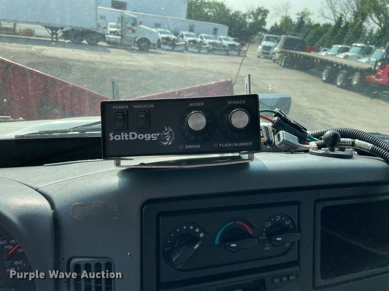 image for item DS8812 2006 International 4300  spreader truck