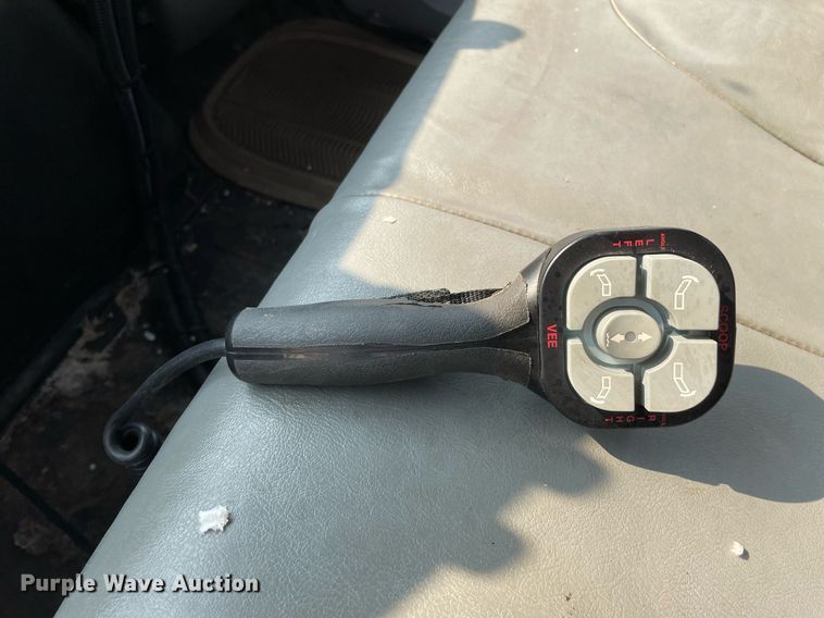 image for item DS8812 2006 International 4300  spreader truck