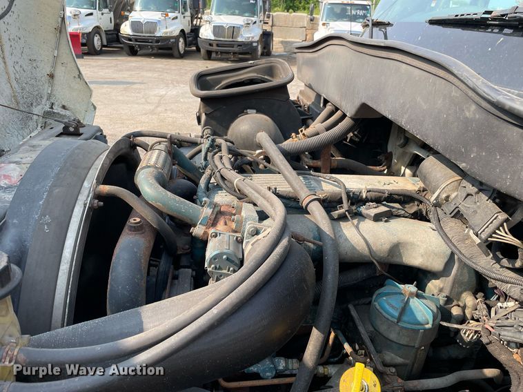 image for item DS8812 2006 International 4300  spreader truck