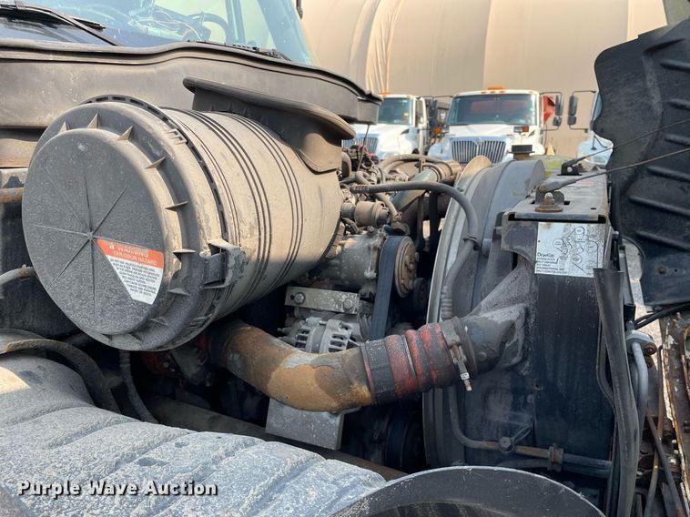 image for item DS8812 2006 International 4300  spreader truck