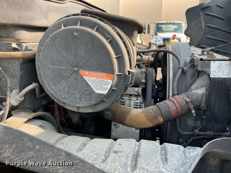 image for item DS8812 2006 International 4300  spreader truck