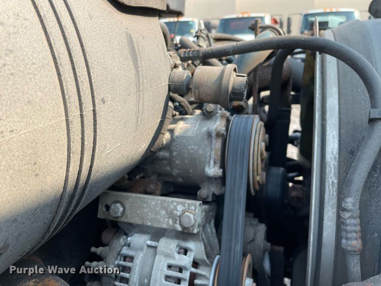 image for item DS8812 2006 International 4300  spreader truck