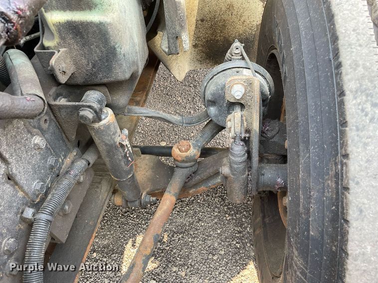 image for item DS8812 2006 International 4300  spreader truck