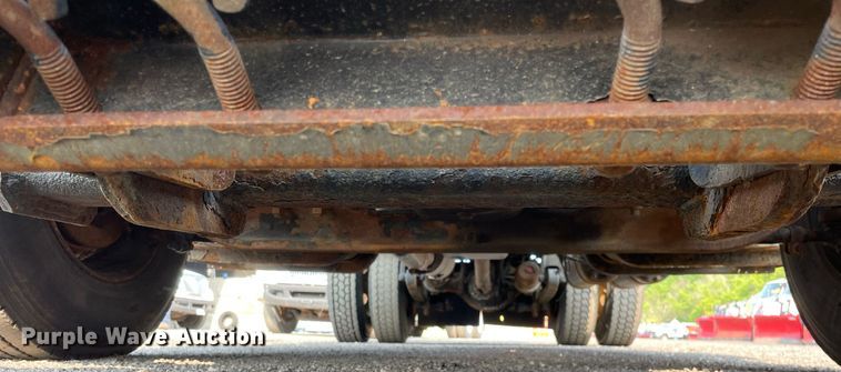 image for item DS8812 2006 International 4300  spreader truck