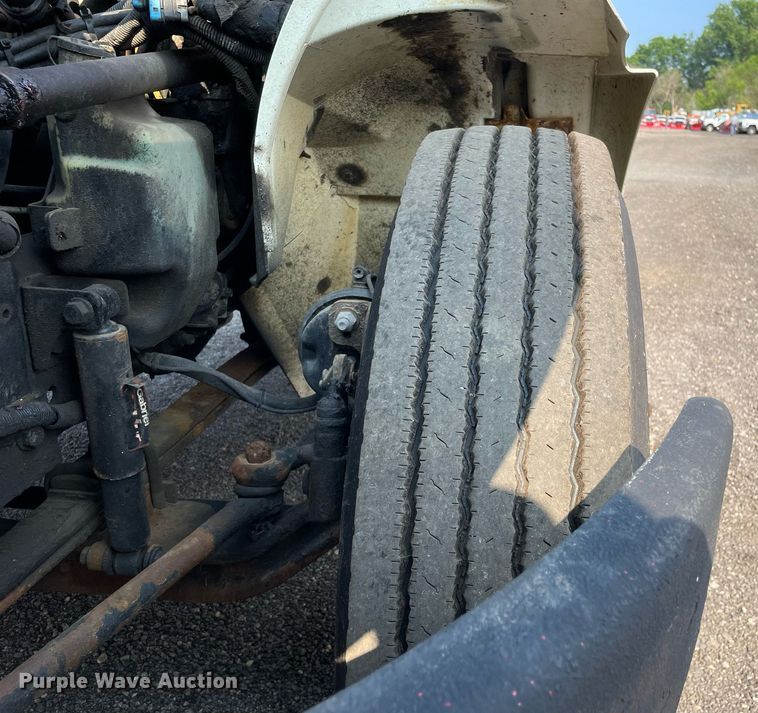 image for item DS8812 2006 International 4300  spreader truck