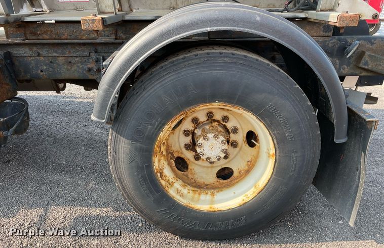 image for item DS8812 2006 International 4300  spreader truck