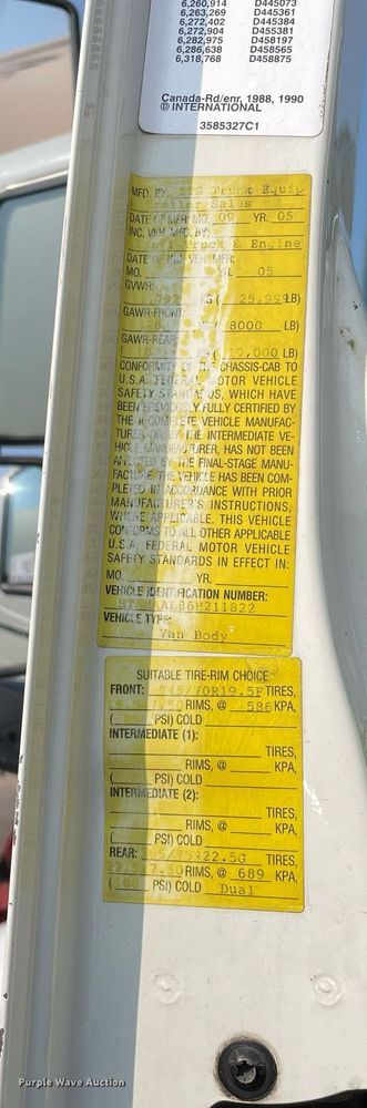 image for item DS8812 2006 International 4300  spreader truck