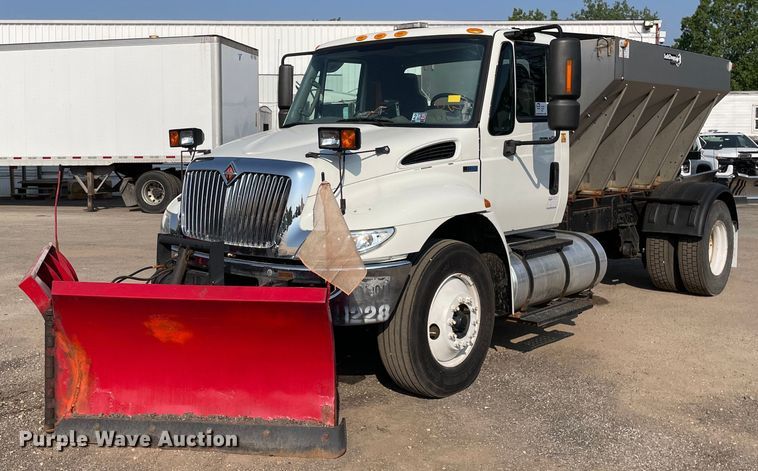 image for item DS8813 2014 International DuraStar 4300  spreader truck