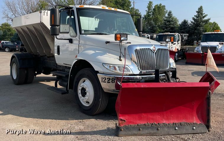 image for item DS8813 2014 International DuraStar 4300  spreader truck
