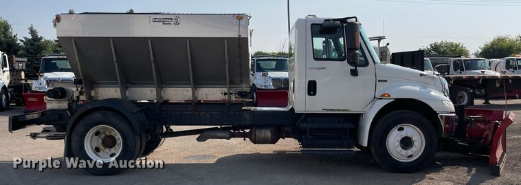 image for item DS8813 2014 International DuraStar 4300  spreader truck