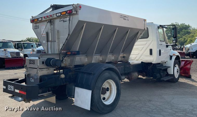 image for item DS8813 2014 International DuraStar 4300  spreader truck