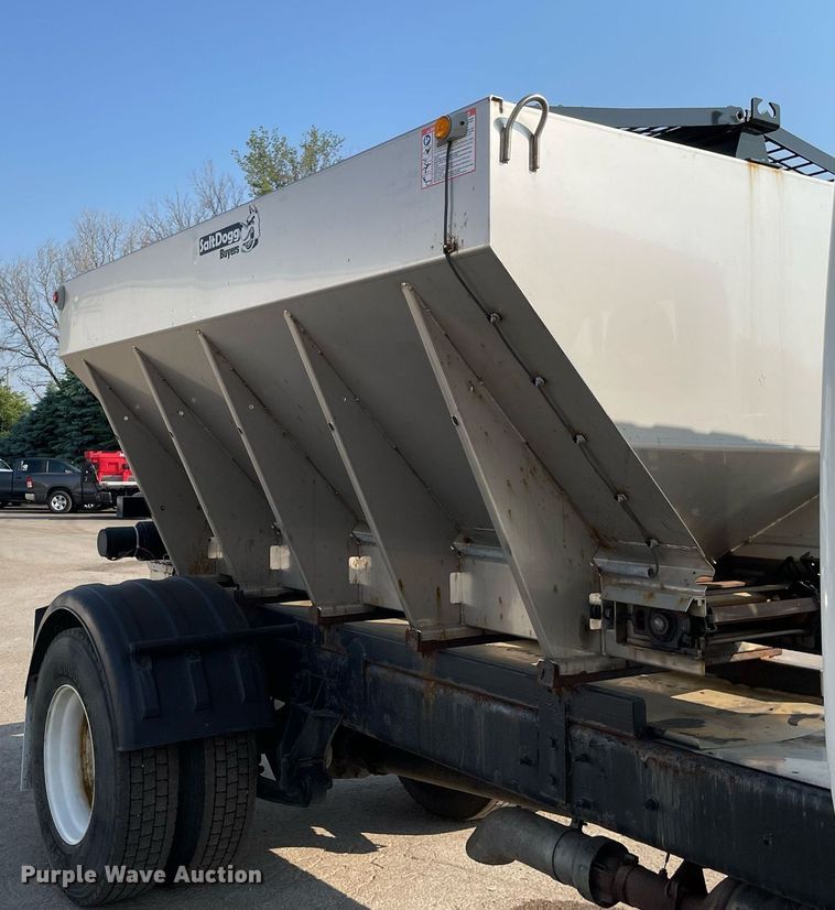 image for item DS8813 2014 International DuraStar 4300  spreader truck