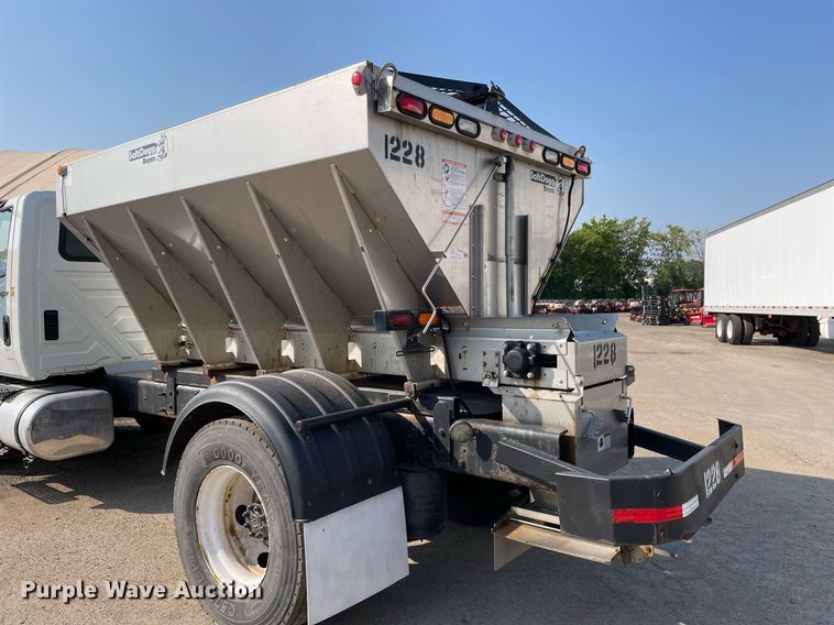 image for item DS8813 2014 International DuraStar 4300  spreader truck