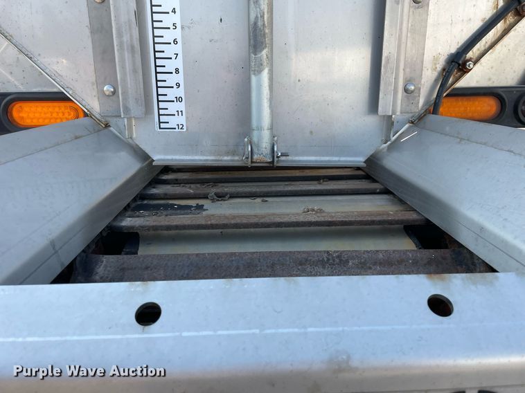 image for item DS8813 2014 International DuraStar 4300  spreader truck