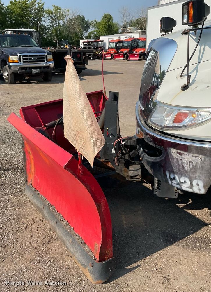 image for item DS8813 2014 International DuraStar 4300  spreader truck