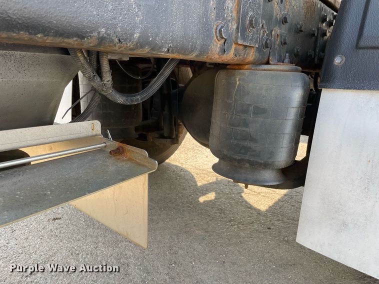 image for item DS8813 2014 International DuraStar 4300  spreader truck