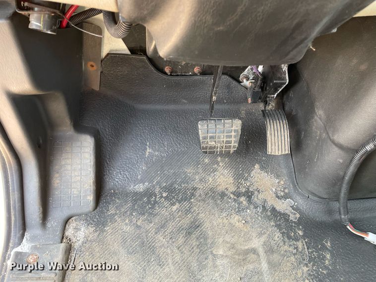 image for item DS8813 2014 International DuraStar 4300  spreader truck