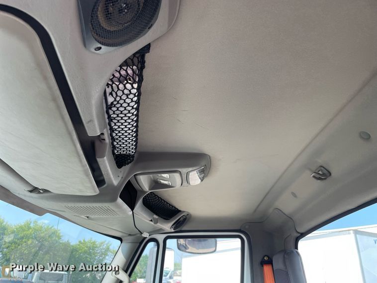 image for item DS8813 2014 International DuraStar 4300  spreader truck