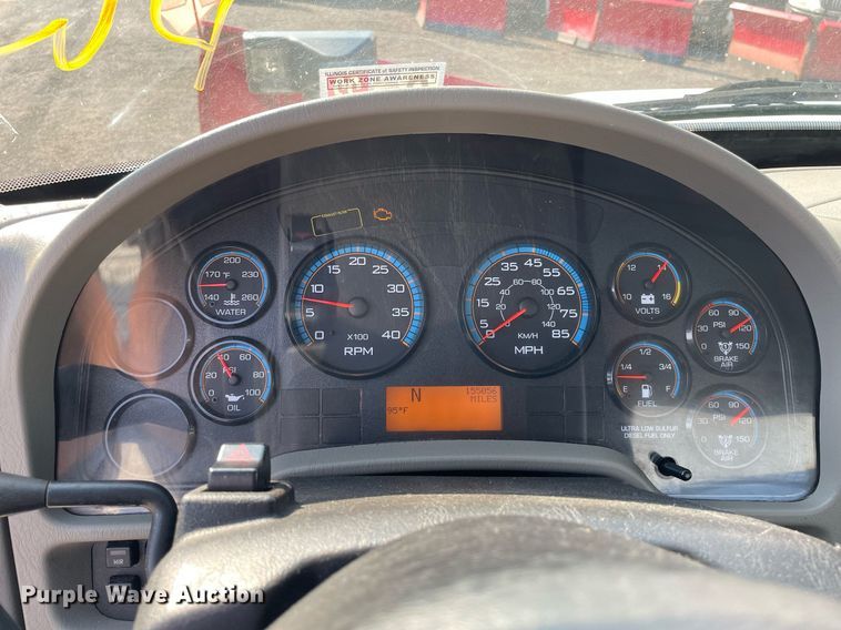 image for item DS8813 2014 International DuraStar 4300  spreader truck