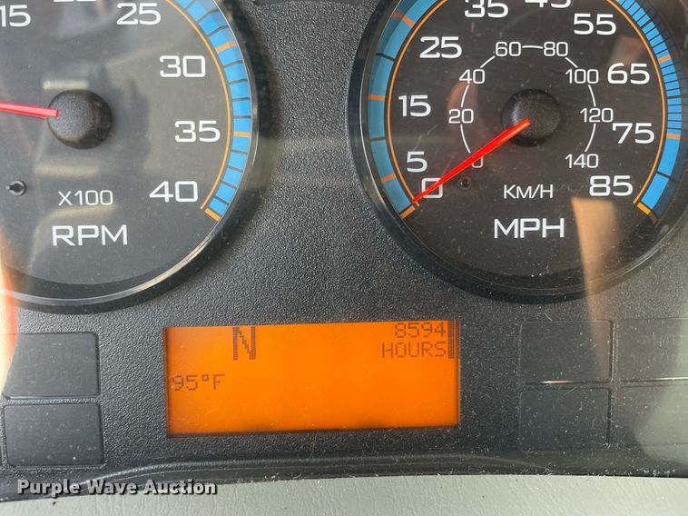 image for item DS8813 2014 International DuraStar 4300  spreader truck