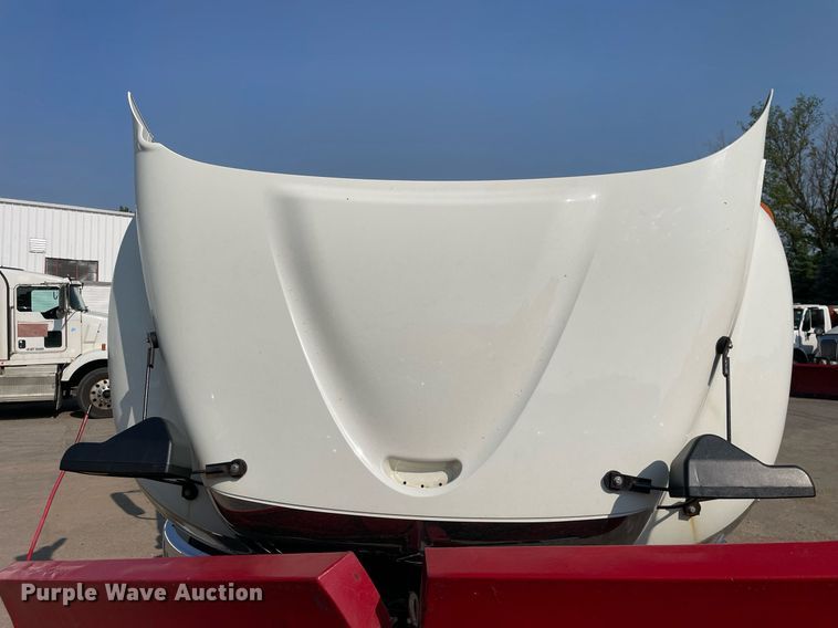 image for item DS8813 2014 International DuraStar 4300  spreader truck