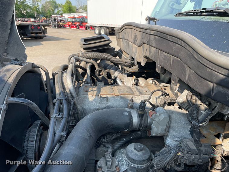 image for item DS8813 2014 International DuraStar 4300  spreader truck