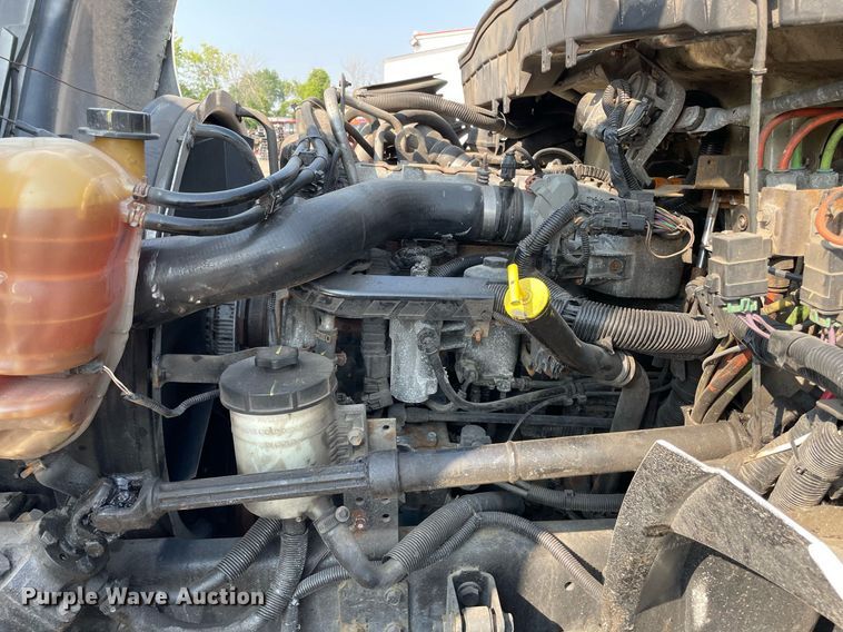 image for item DS8813 2014 International DuraStar 4300  spreader truck