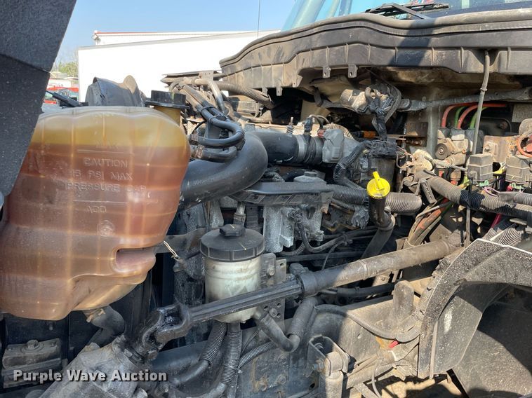 image for item DS8813 2014 International DuraStar 4300  spreader truck