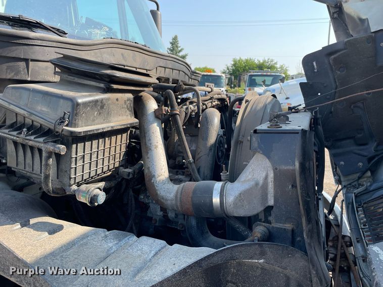 image for item DS8813 2014 International DuraStar 4300  spreader truck