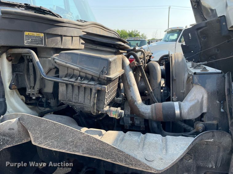 image for item DS8813 2014 International DuraStar 4300  spreader truck