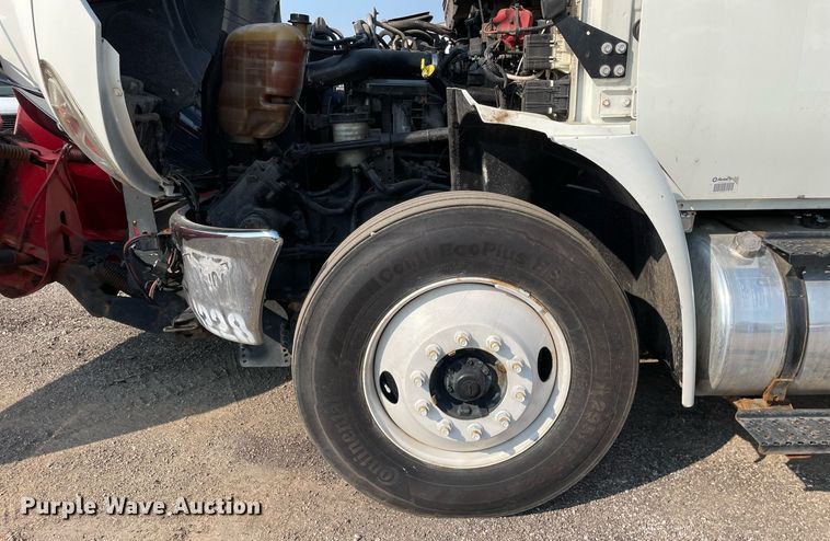 image for item DS8813 2014 International DuraStar 4300  spreader truck