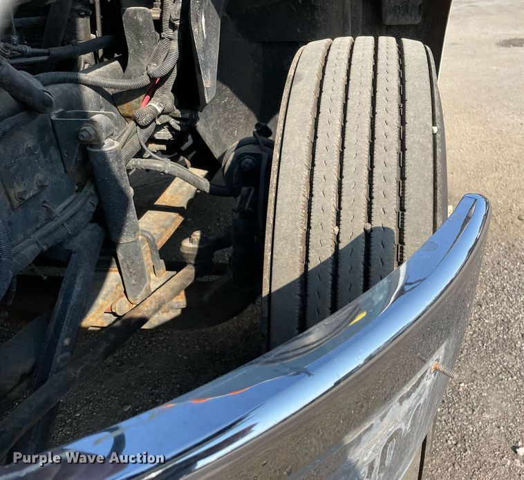 image for item DS8813 2014 International DuraStar 4300  spreader truck