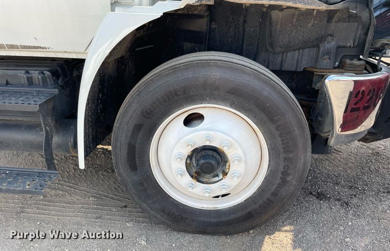 image for item DS8813 2014 International DuraStar 4300  spreader truck