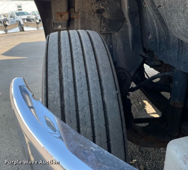 image for item DS8813 2014 International DuraStar 4300  spreader truck