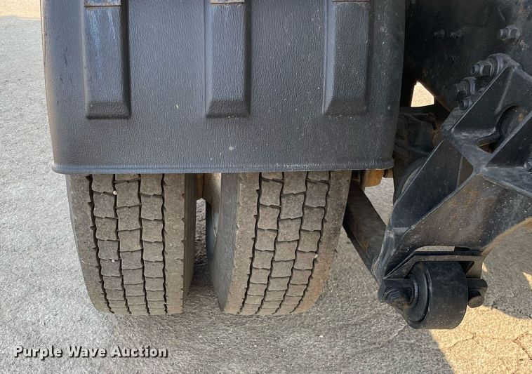 image for item DS8813 2014 International DuraStar 4300  spreader truck