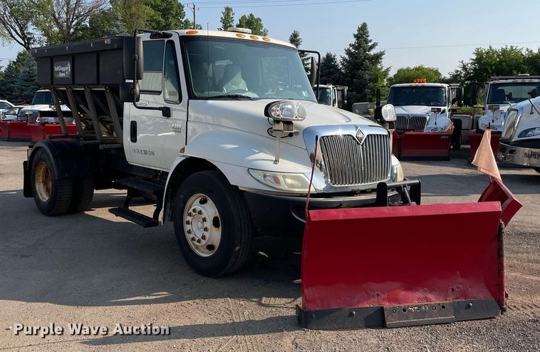 image for item DS8814 2006 International 4300  spreader truck