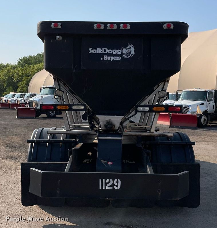 image for item DS8814 2006 International 4300  spreader truck
