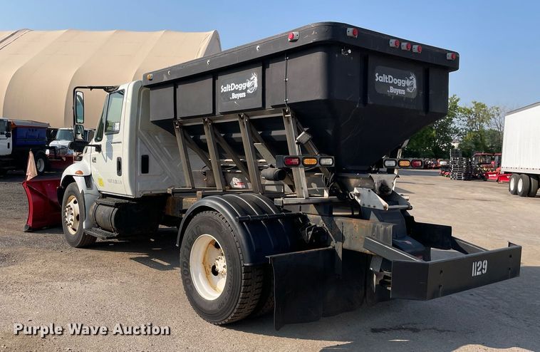 image for item DS8814 2006 International 4300  spreader truck