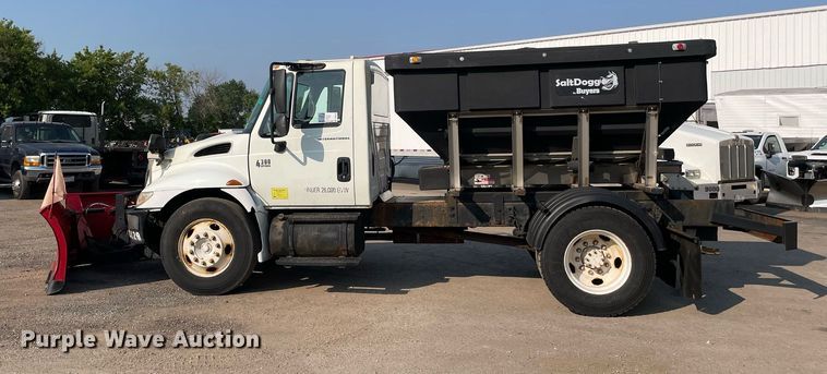 image for item DS8814 2006 International 4300  spreader truck