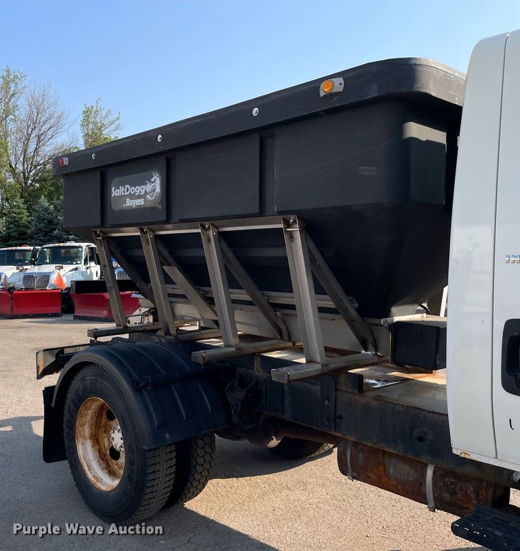 image for item DS8814 2006 International 4300  spreader truck