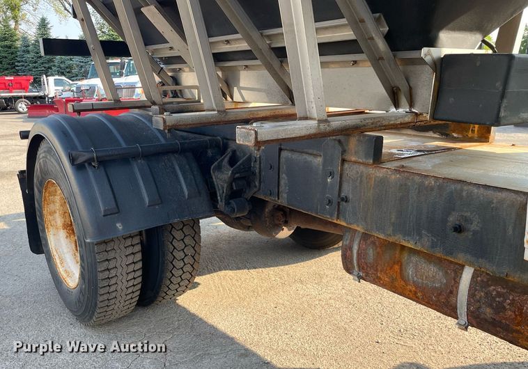 image for item DS8814 2006 International 4300  spreader truck