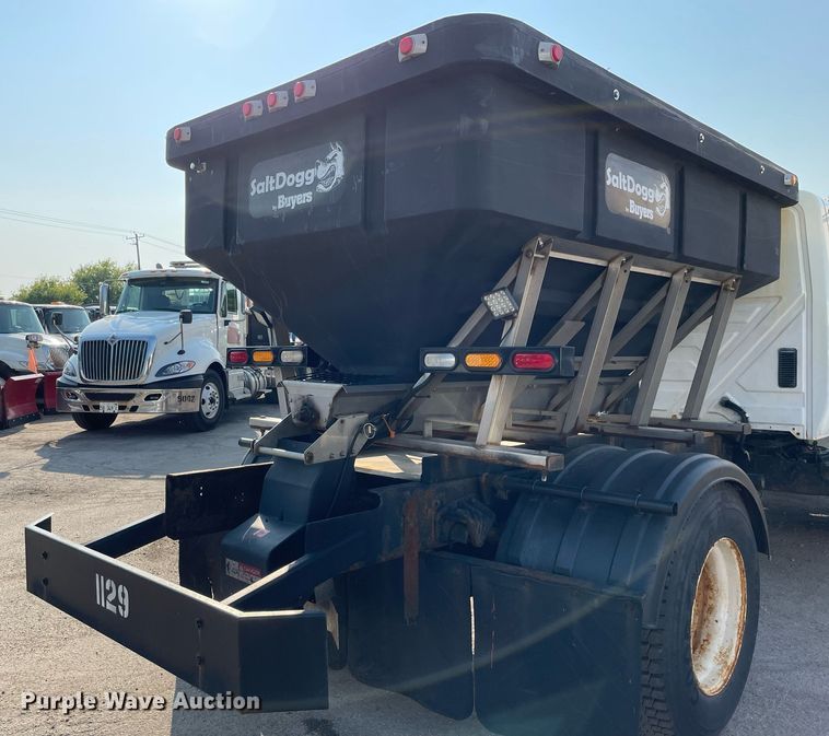 image for item DS8814 2006 International 4300  spreader truck