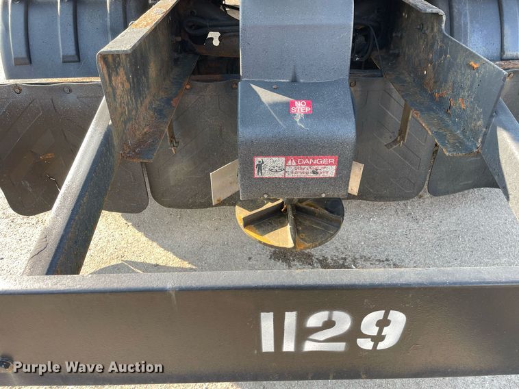 image for item DS8814 2006 International 4300  spreader truck