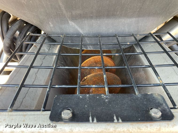 image for item DS8814 2006 International 4300  spreader truck