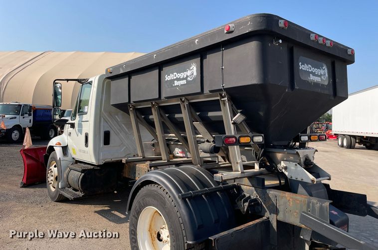 image for item DS8814 2006 International 4300  spreader truck