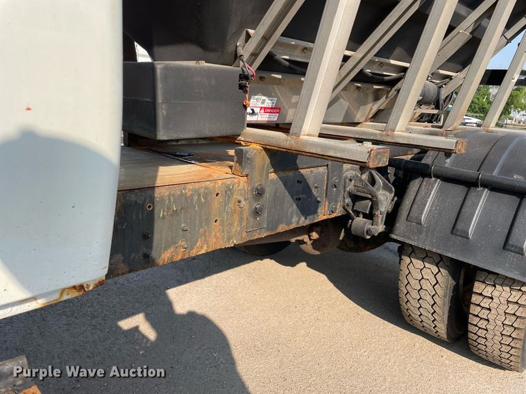 image for item DS8814 2006 International 4300  spreader truck