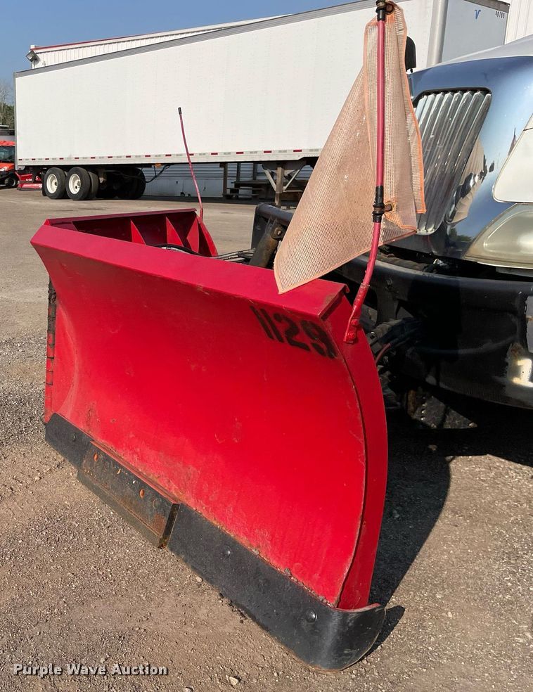 image for item DS8814 2006 International 4300  spreader truck