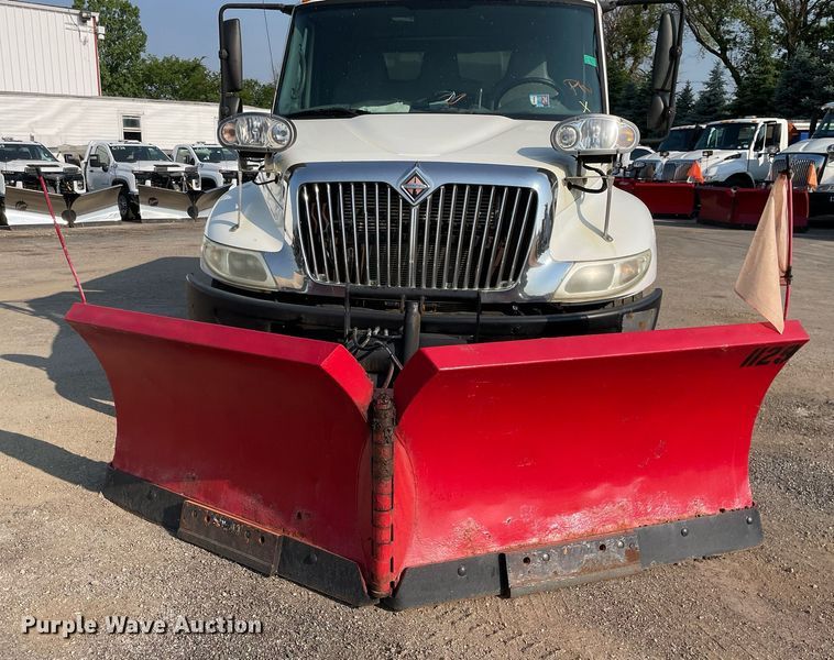 image for item DS8814 2006 International 4300  spreader truck
